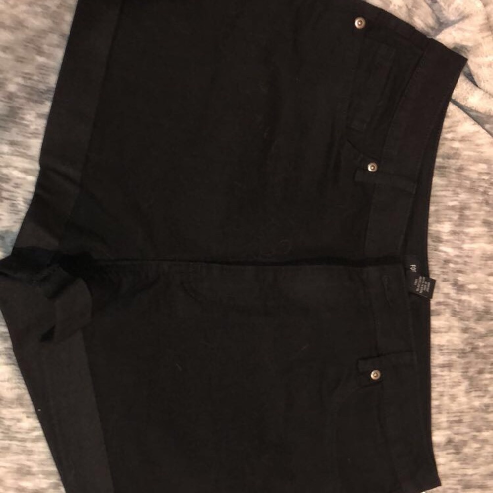F21 BLACK HIGH-RISE SHORTS SIZE 30